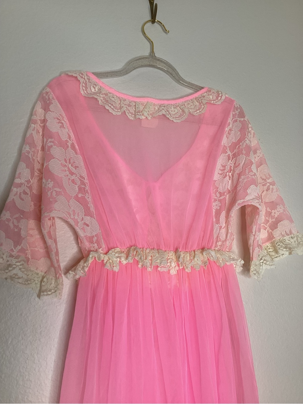 Vintage Pink Sheer Lace Trim Long Robe with Cream Accents - Picture 6 of 7